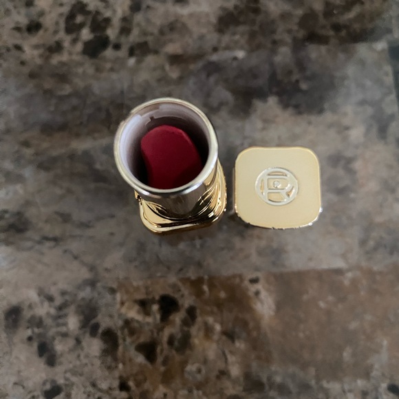Loreal Paris Colour Riche Lipstick The Reds 187- Successful Red 0.13oz New - Picture 3 of 6
